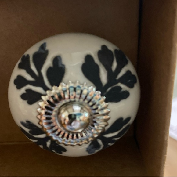 Drawer Pulls~Drawer Knobs Ivory / Silver Gray Set of 4~Instant Furniture Update - Picture 2 of 5